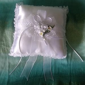 Wedding Rings Cushion with Flowers detail.